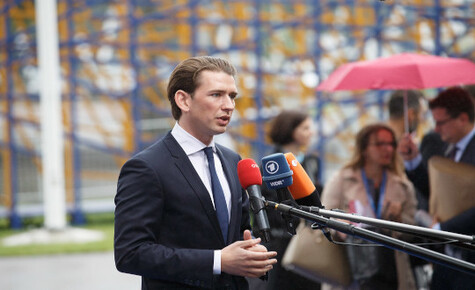 “Heldenverering”: Sebastian Kurz verstevigt zijn macht in de ÖVP