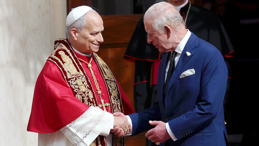 Moet de koning samen met de paus bidden?